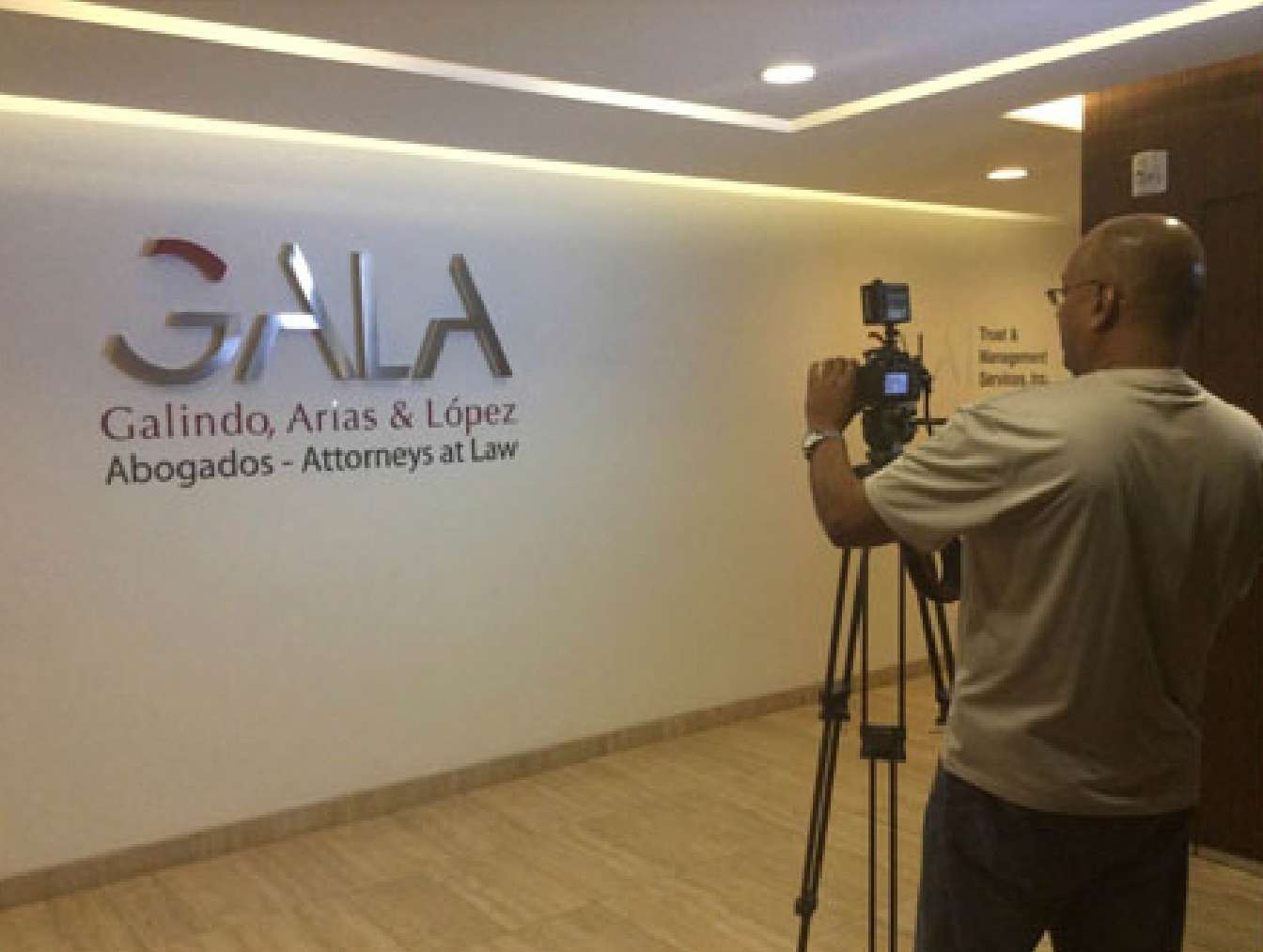 Producción de video corporativo y filmación profesional